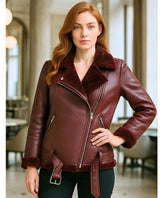 Comprar jaqueta de couro feminina vinho com forro peluciado e zíper lateral para looks sofisticados e quentes no inverno em promoção ZARA